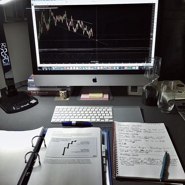 Imej financial_adviser_investor