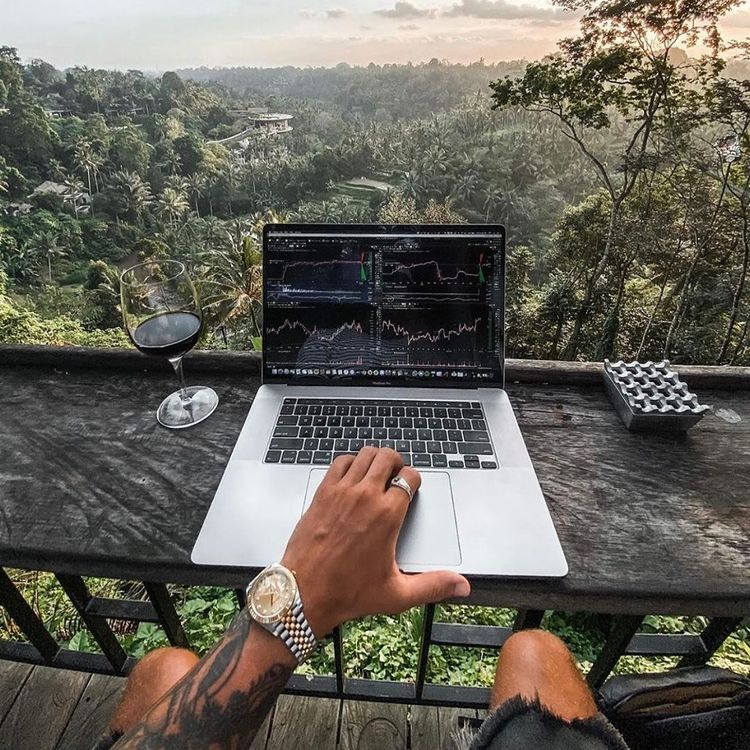laptopmoneygang's image